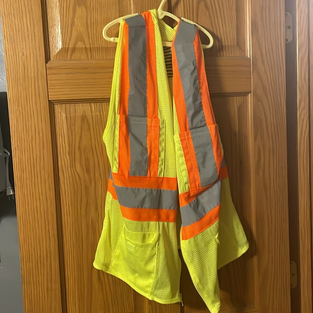 Reflective Construction Vest - Picture 3 of 4